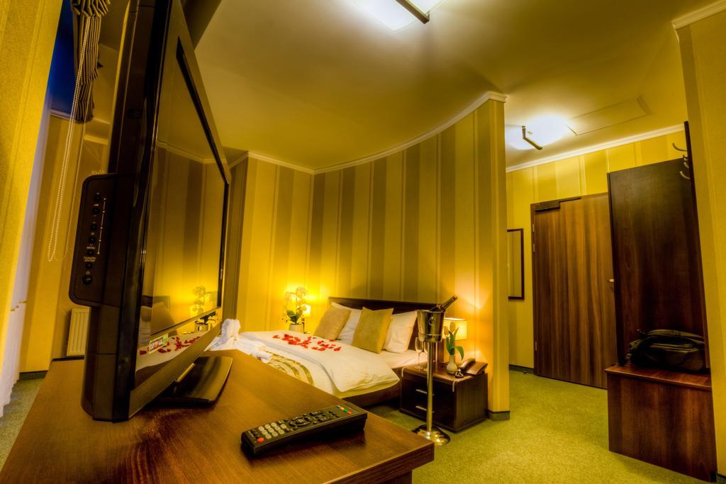 Aviator Hotel Restauracja & Spa Паб'яніце Екстер'єр фото