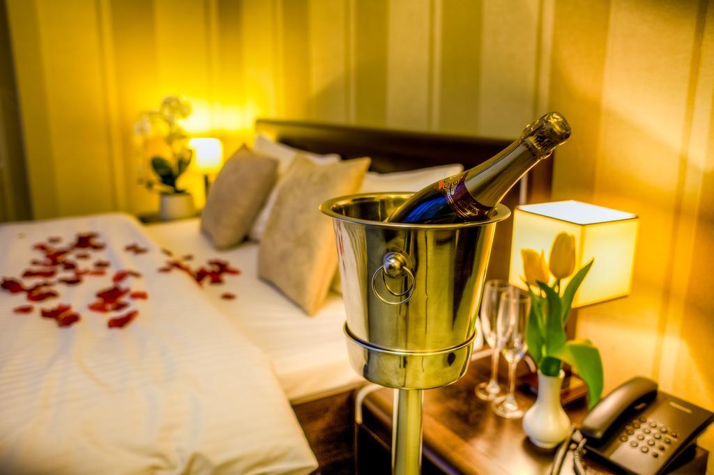 Aviator Hotel Restauracja & Spa Паб'яніце Екстер'єр фото